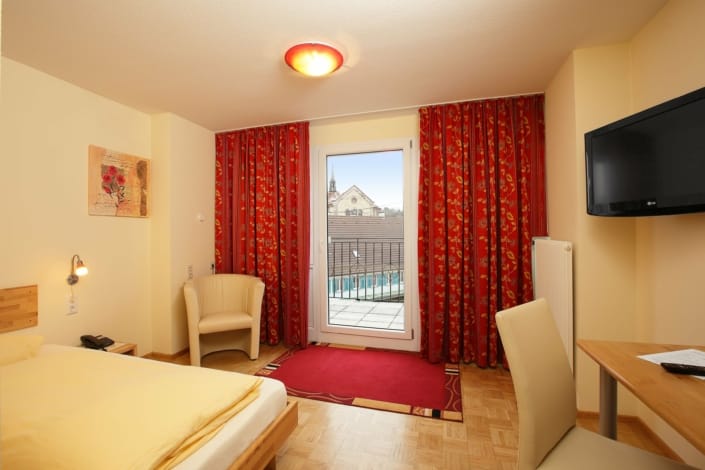 einzelzimmer business 705x470 - Hotel Lindenhof near Donaueschingen: Rooms and prices