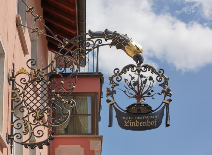 schild hotel lindenhof donaueschingen 705x514 - Chambres et Prix - Hôtel Restaurant Lindenhof Donaueschingen